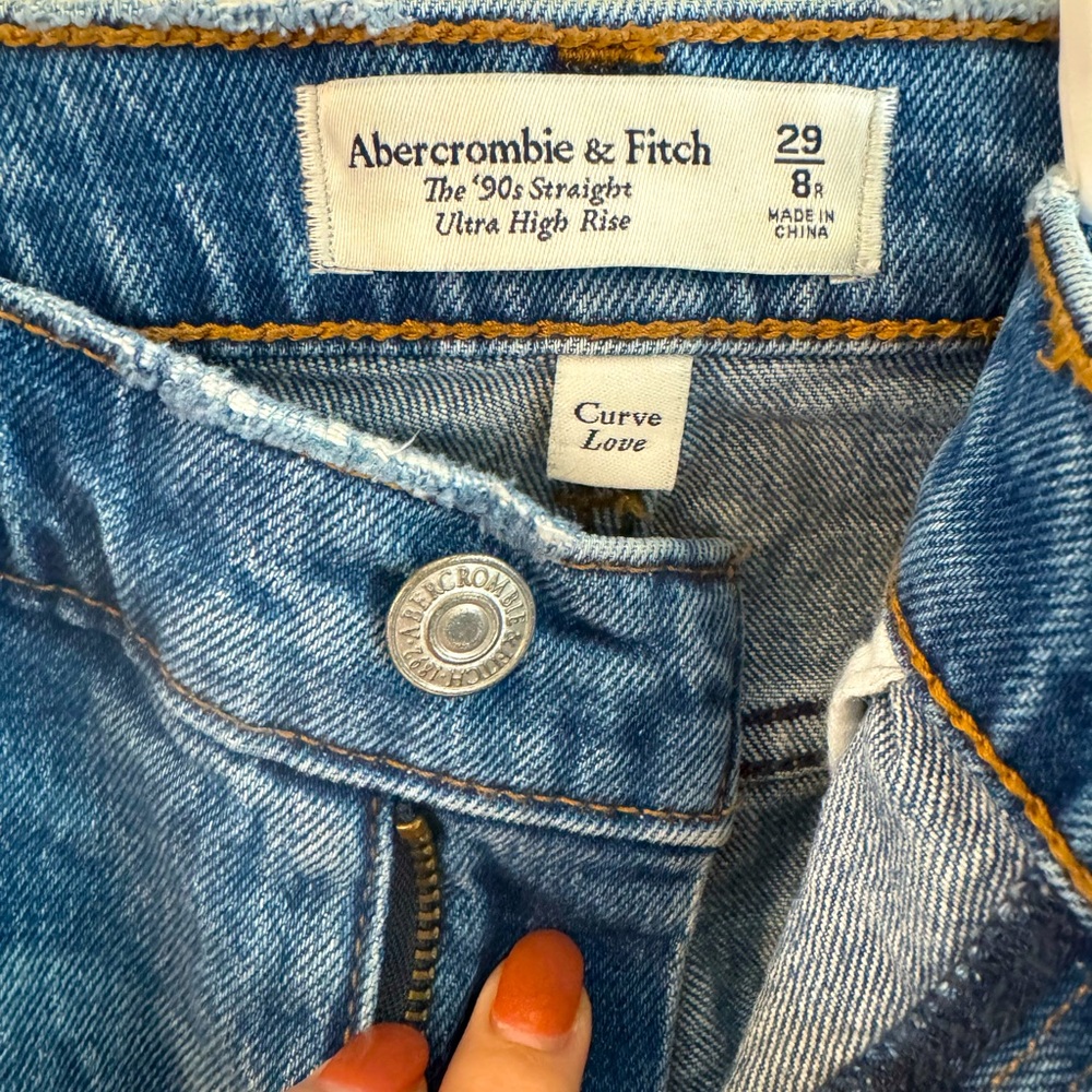 Abercrombie & Fitch - 90’s Straight Ultra High Rise - Size 29/8 R in Curve Love